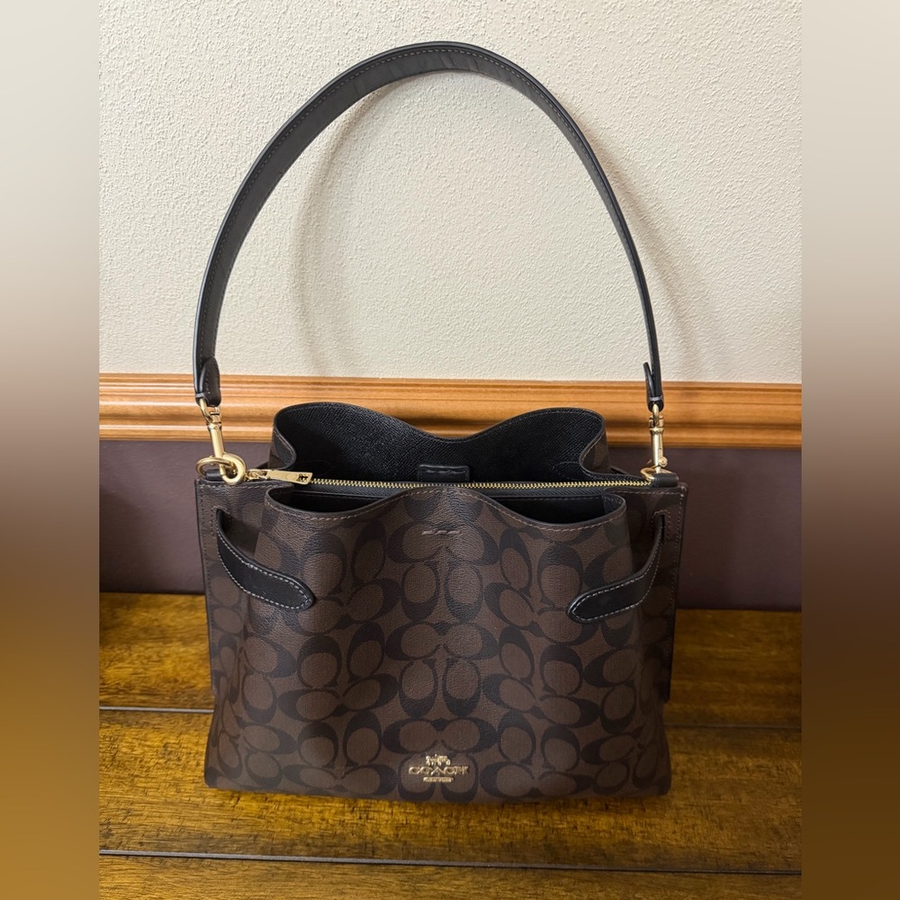 Coach Hanna Shoulder Bag in Signature Canvas - Picture 6 of 16
